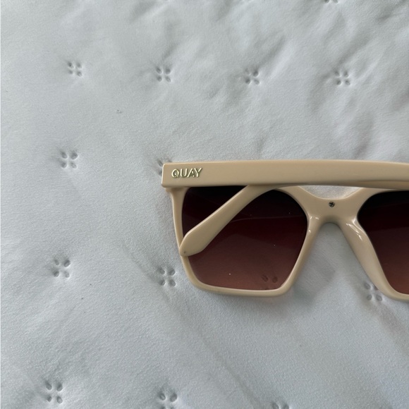 Quay Sunglasses - Picture 3 of 3
